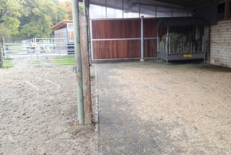 Reitanlage Kamp-Lintfort – open stable surface