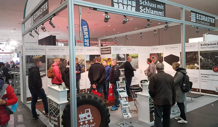 Messestand für den Landwirtschaftsbereich mit Besuchern